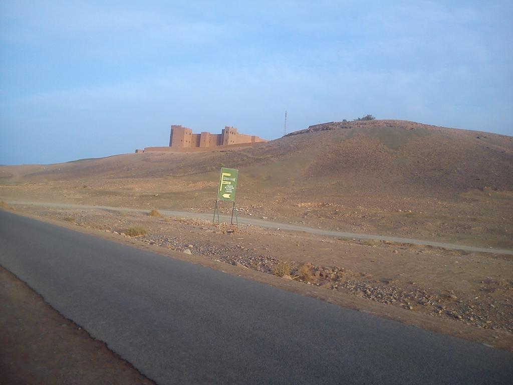 Kasbah Itrane Acomodação com café da manhã Tamnougalt Exterior foto